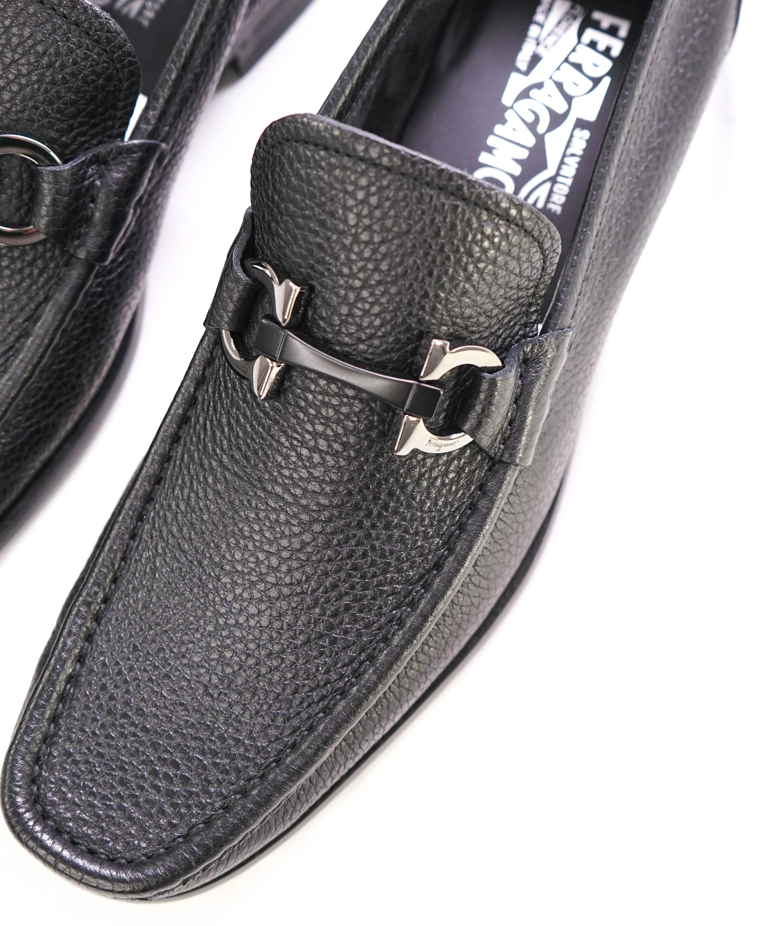 $850 SALVATORE FERRAGAMO - “GRANDIOSO" Gancini Bit Loafer Black Leather - 9.5 D