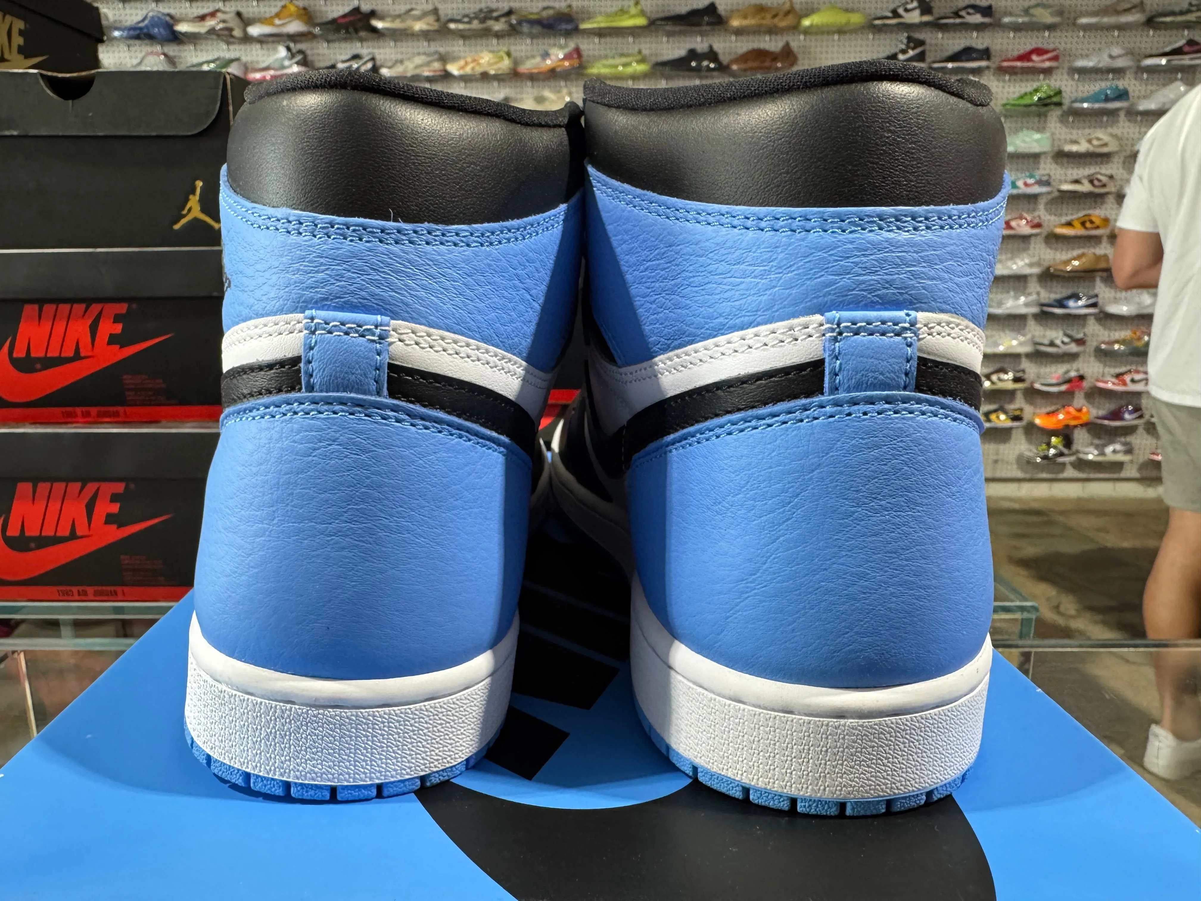Air Jordan 1 Retro High OG - UNC Toe