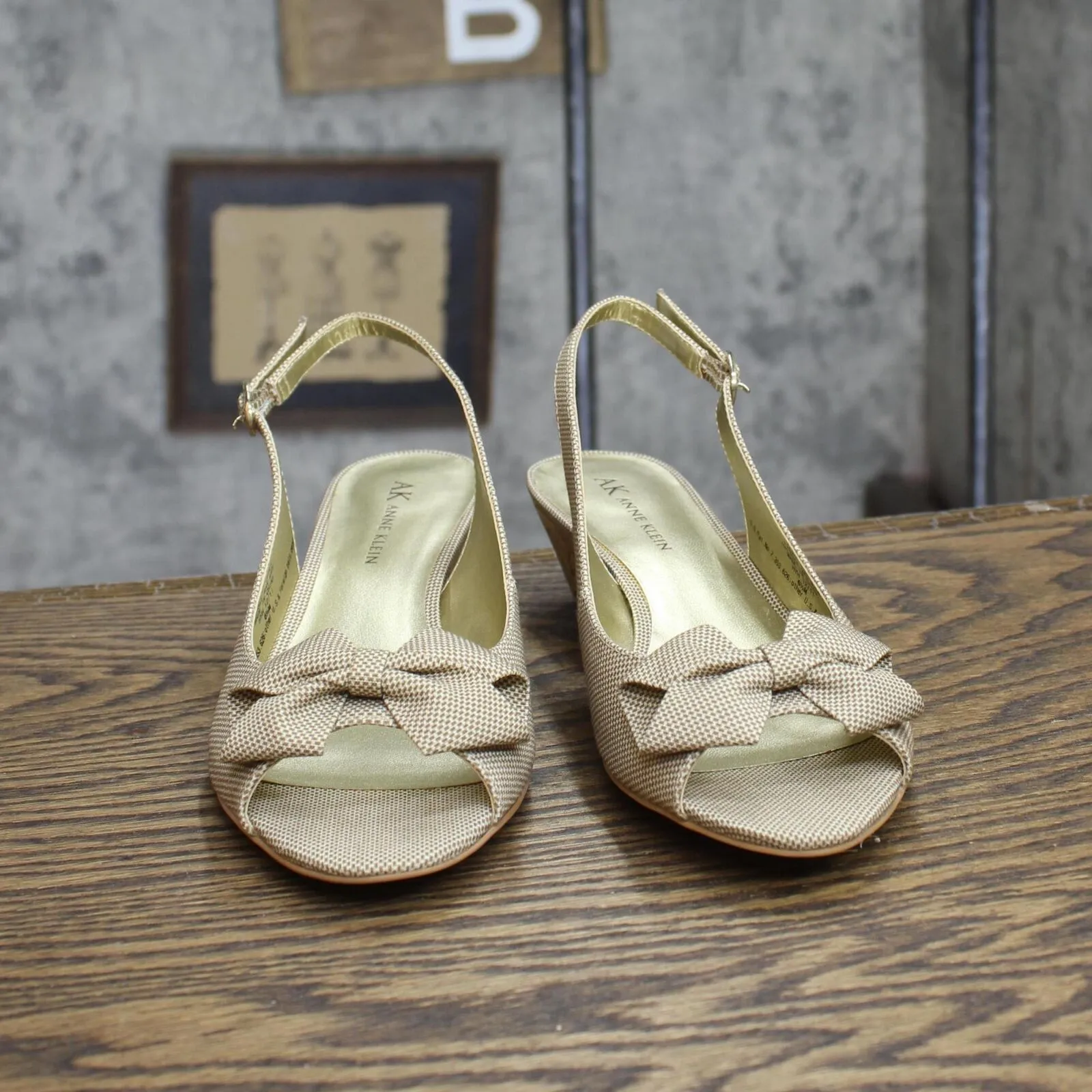 AK Anne Klein Womens Vintage Sling Back Bow Wedge Heels Natural Brown Gold 6.5M