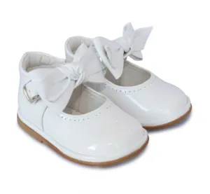 AW24 Borboleta White Patent Leather Vitoria Shoes