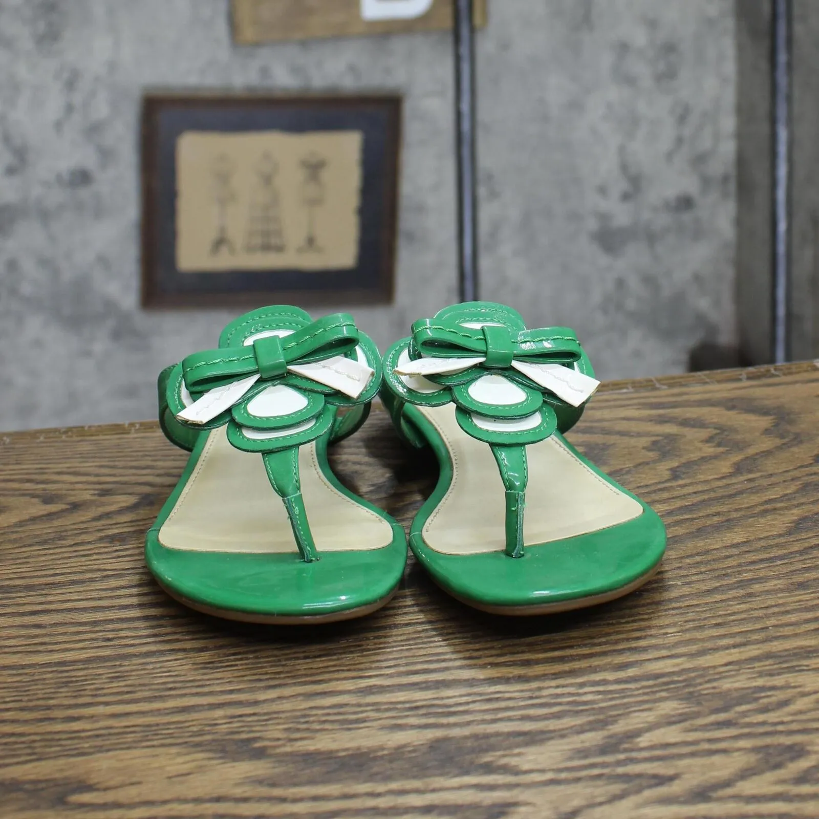 Bandolino Womens Vintage BDBARCELLA Flower Thong Sandals Green 6.5M