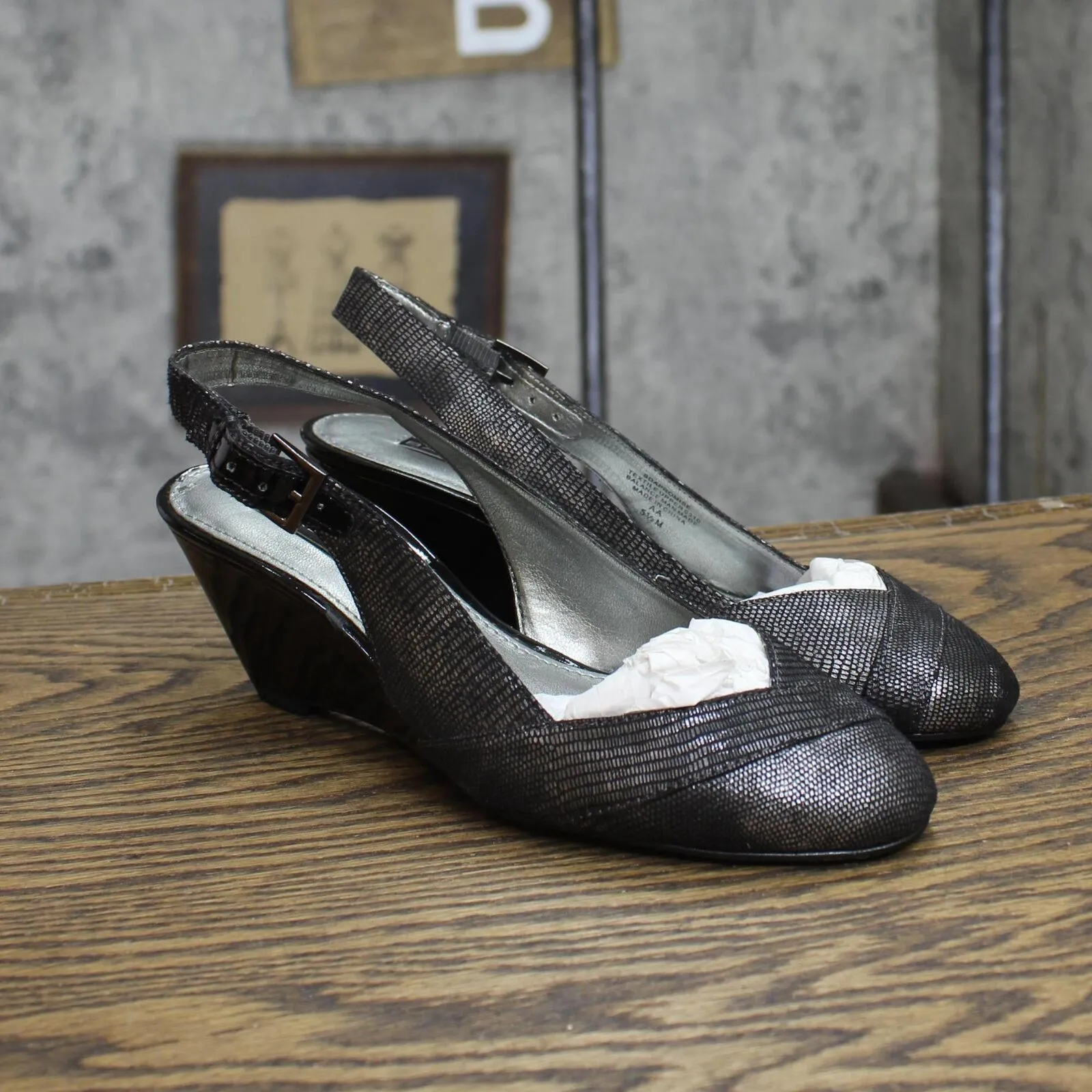 Bandolino Womens Vintage Sling Back Wedge Heels Dark Silver Gray 5.5M