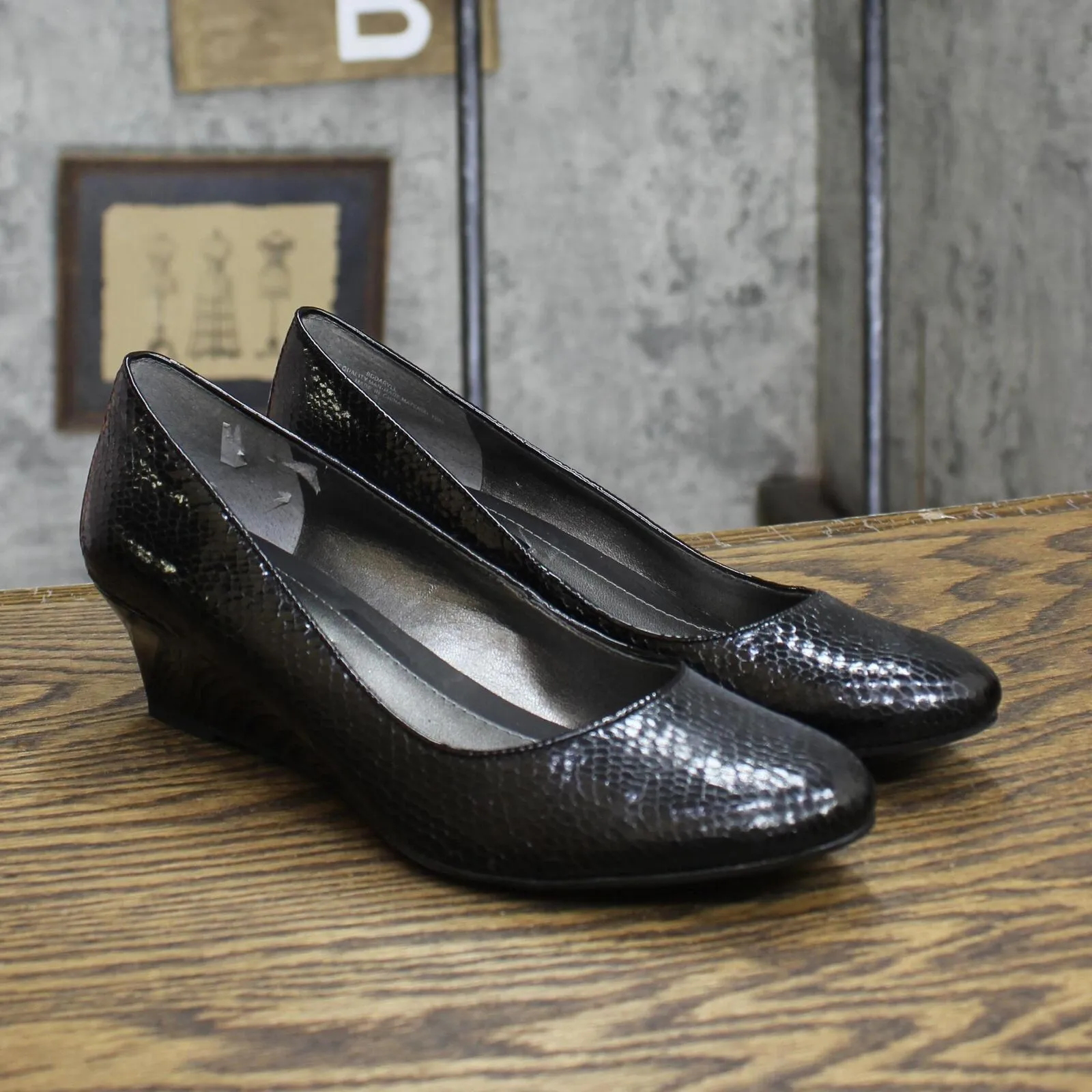 Bandolino Womens Vintage Snake Print Wedge Heels 1673ec3846dd1f Black 6M