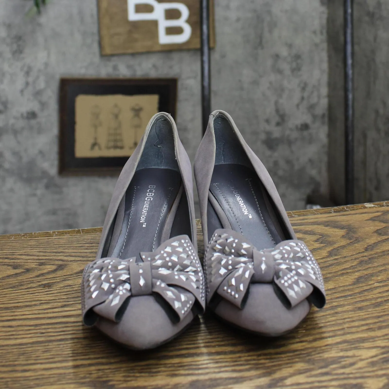 BCBGeneration Womens Vintage Suede Bow Wedge Heels 1673d196985af3 Gray 6M