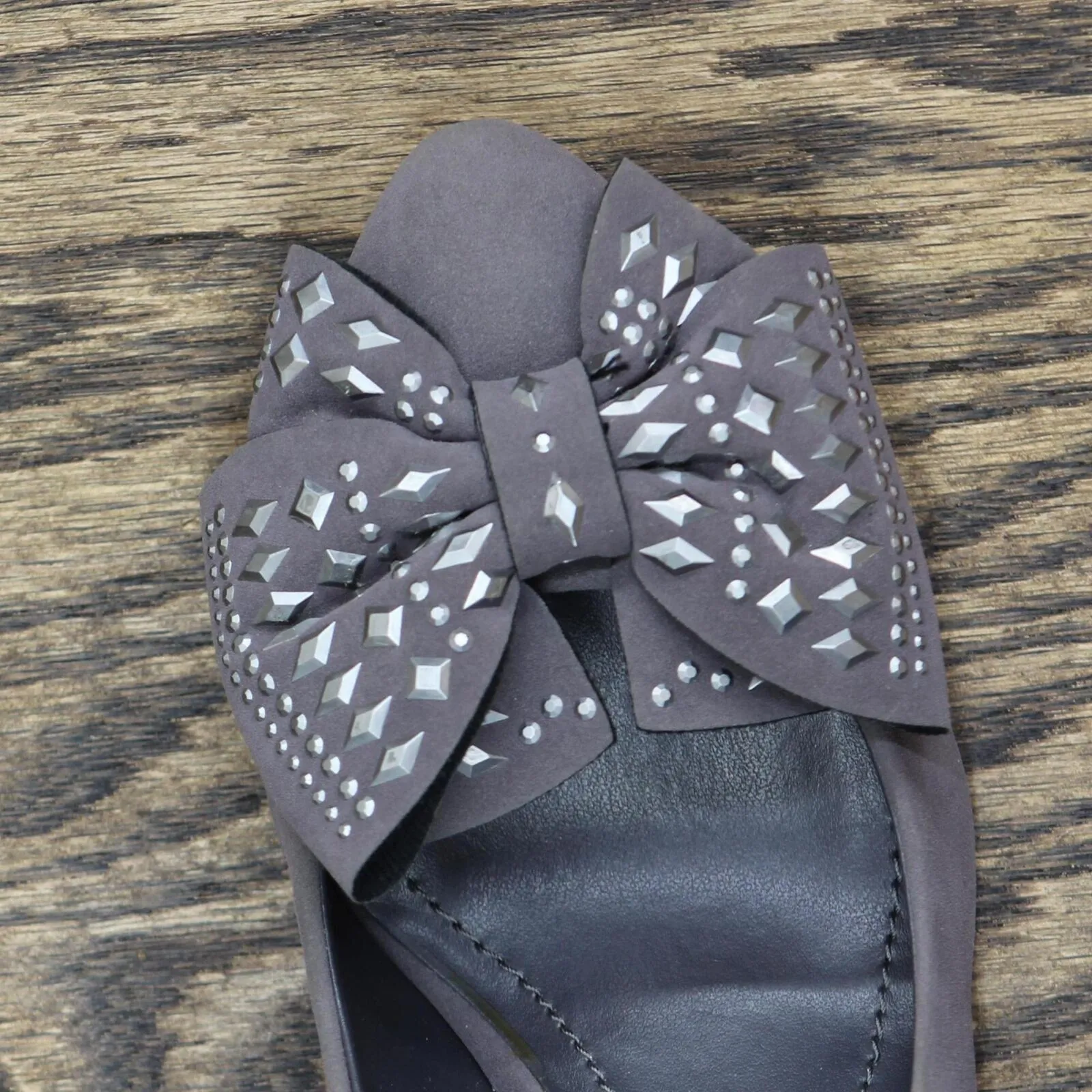 BCBGeneration Womens Vintage Suede Bow Wedge Heels 1673d196985af3 Gray 6M