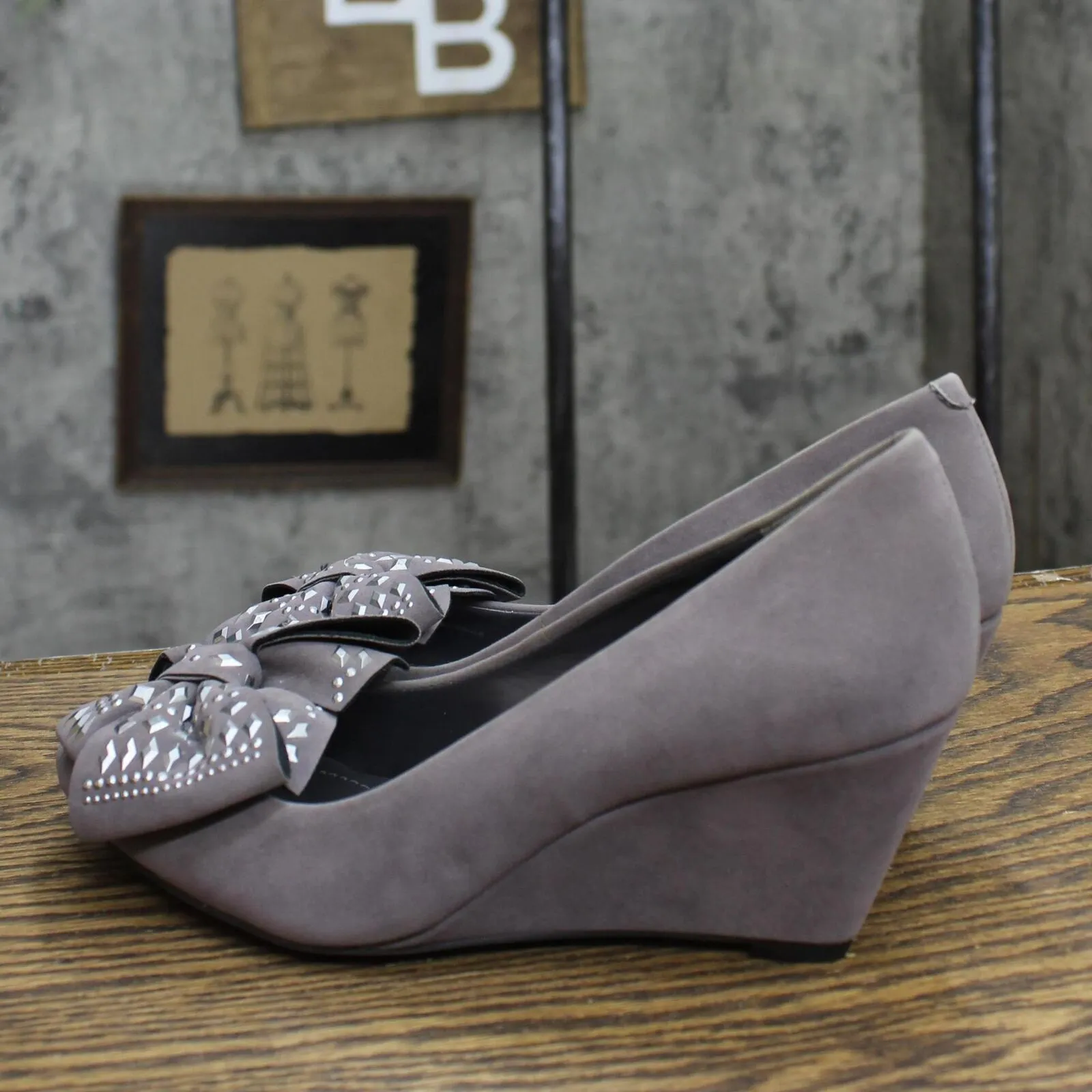 BCBGeneration Womens Vintage Suede Bow Wedge Heels 1673d196985af3 Gray 6M