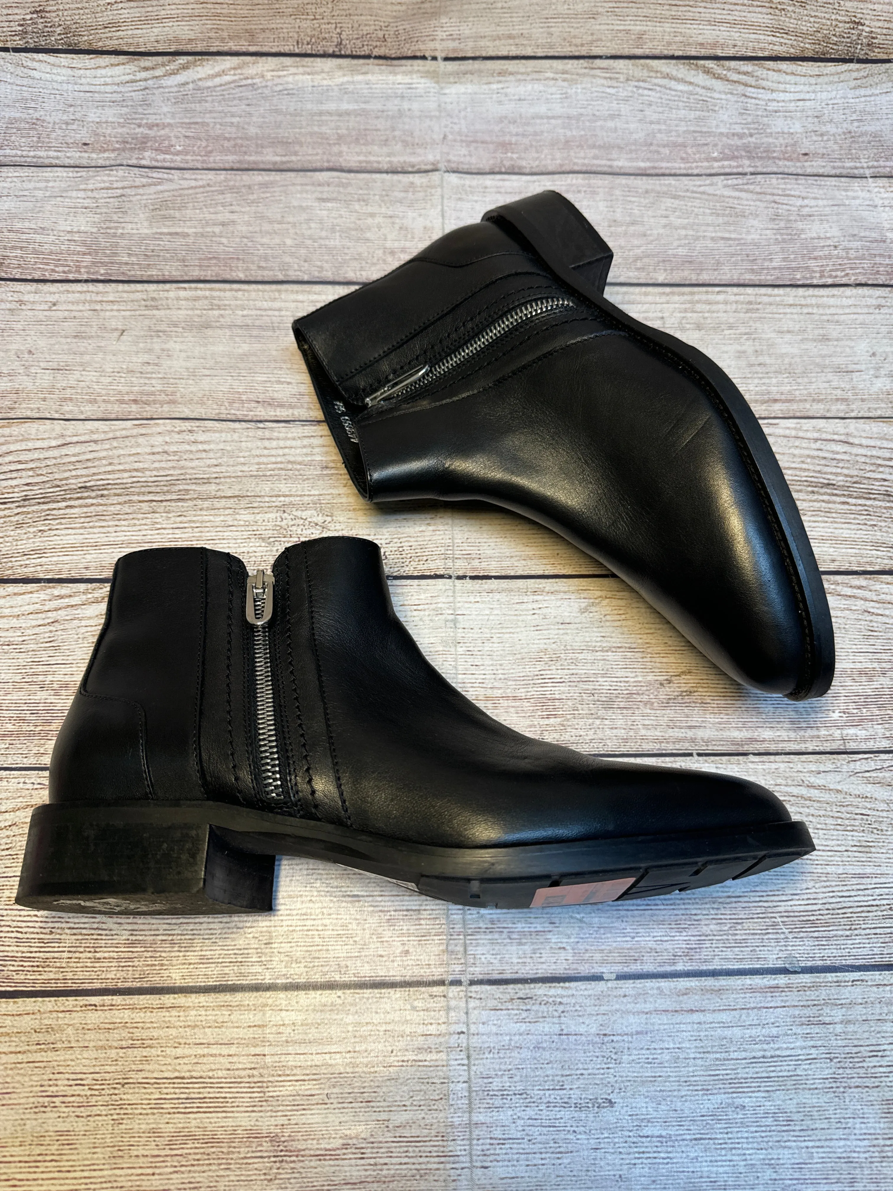 Boots Ankle Flats By Aquatalia In Black, Size: 9