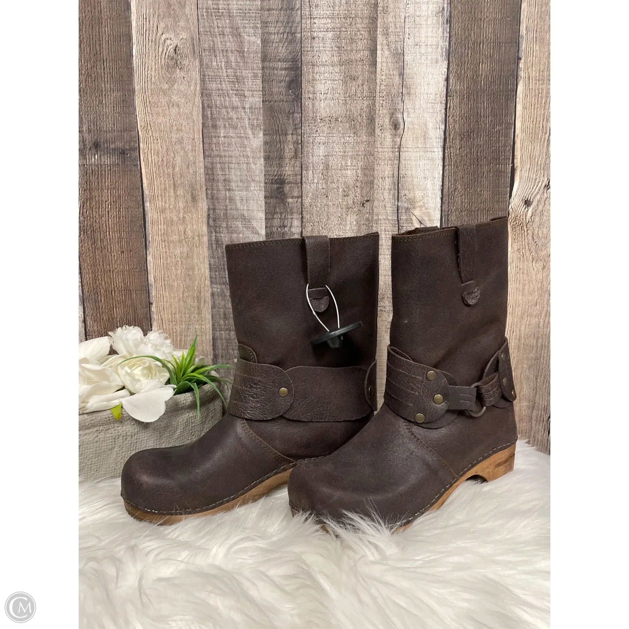 Boots Ankle Flats By Cmf In Brown, Size: 8