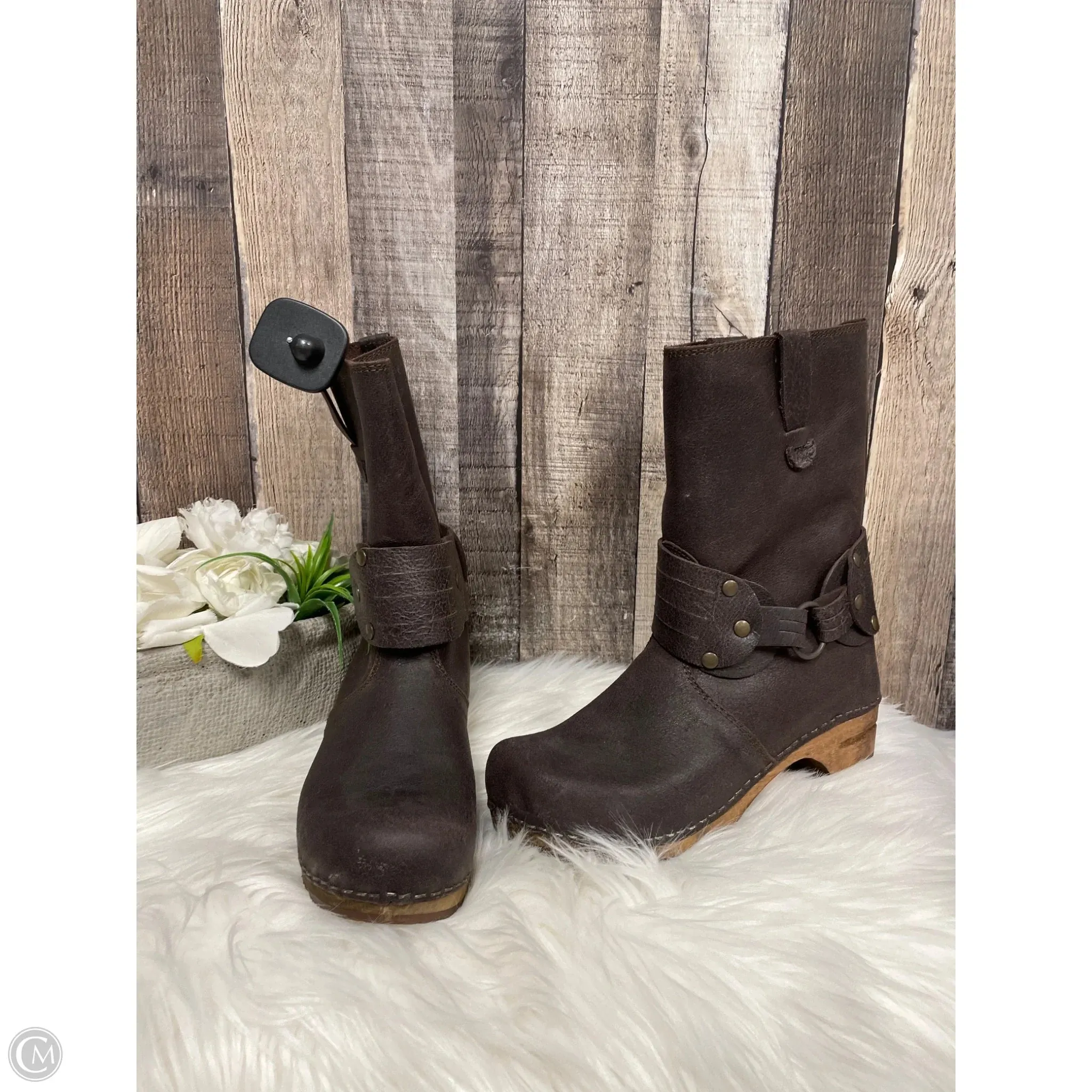 Boots Ankle Flats By Cmf In Brown, Size: 8