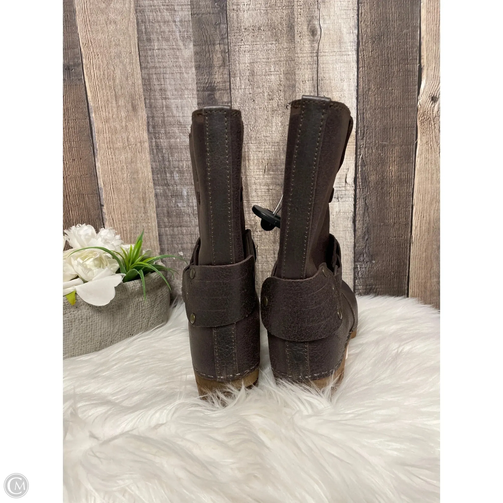 Boots Ankle Flats By Cmf In Brown, Size: 8
