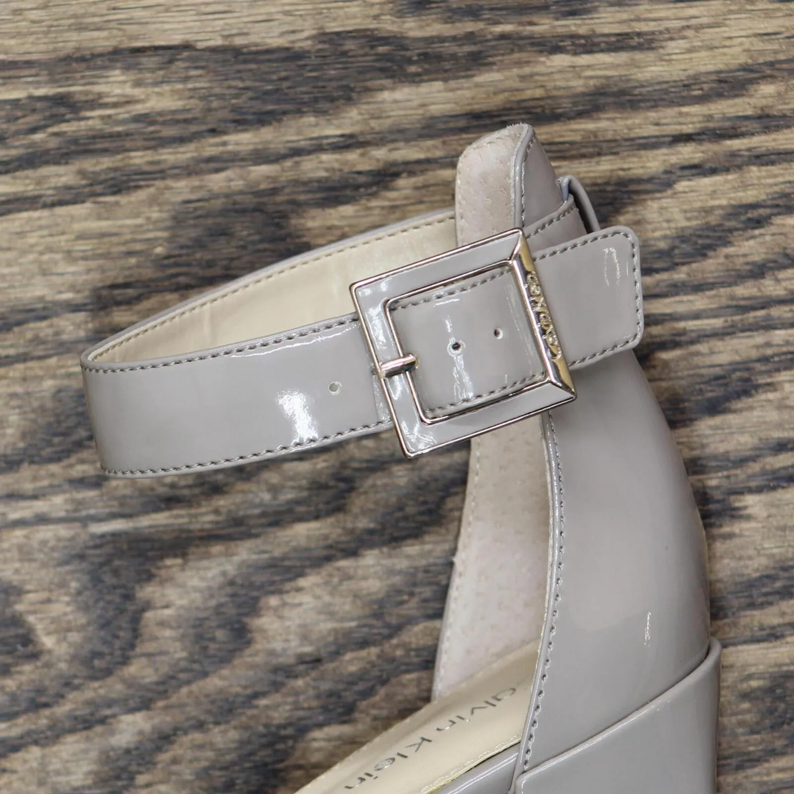 Calvin Klein Womens Vintage Strap Block Heels Sand Brown / Mink 6M