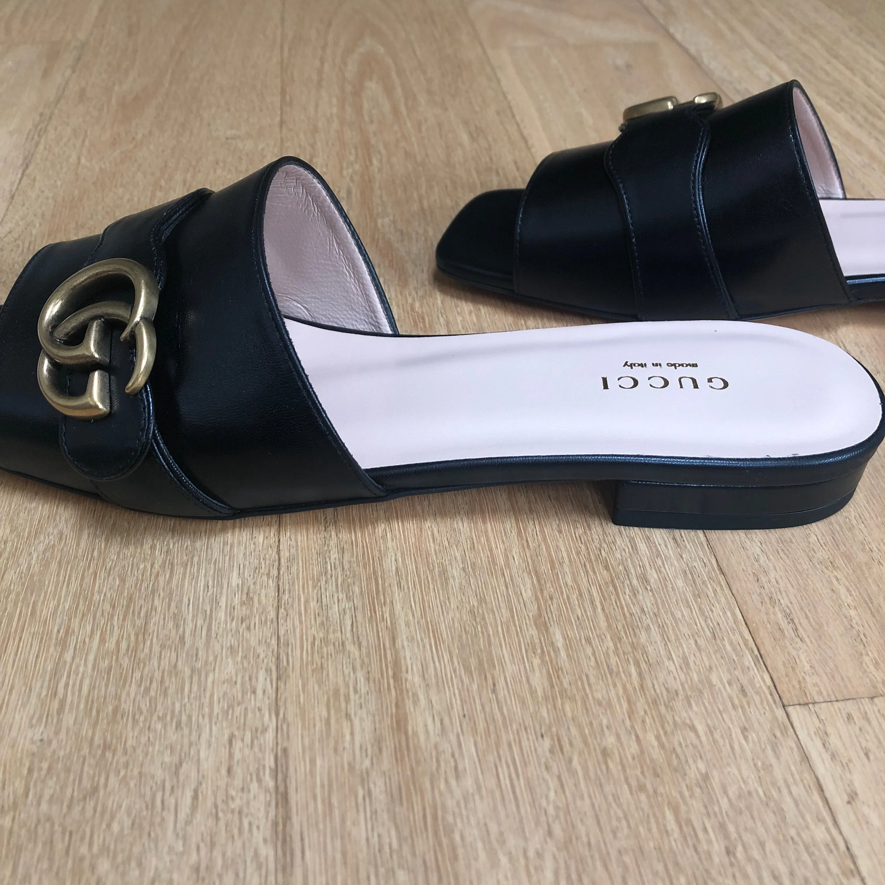 Gucci GG Marmont Leather Slide Sandals in Black