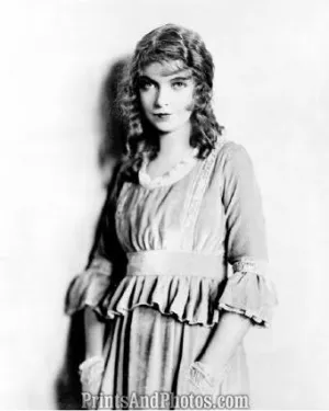 Hollywood Actress LILLIAN GISH  1304