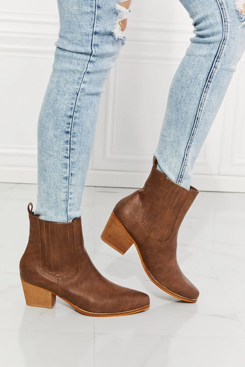 Love the Journey Stacked Heel Chelsea Boot - Chestnut