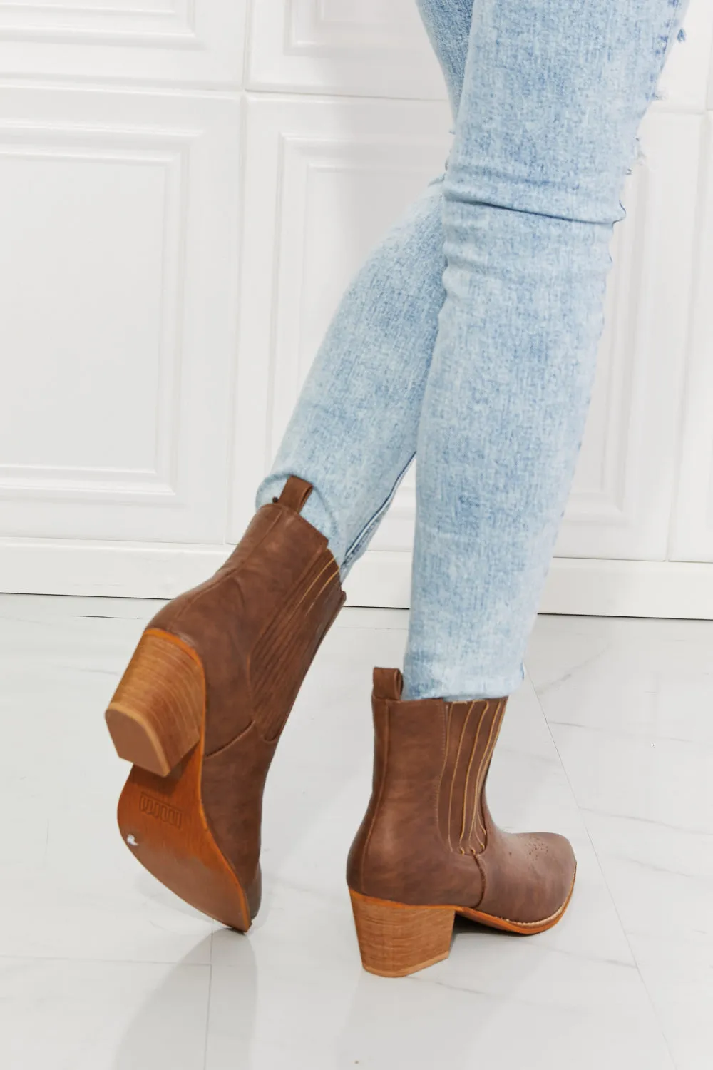 Love the Journey Stacked Heel Chelsea Boot - Chestnut