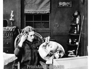 MARY PICKFORD in NY Hat  2974