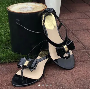 New VINCE CAMUTO Sandals