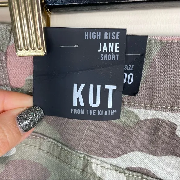 NWT Kut from the Kloth Camouflage High Rise Jane Short