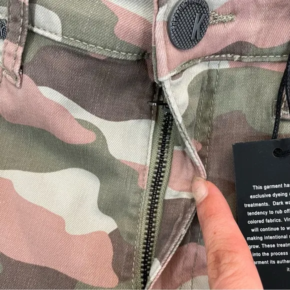 NWT Kut from the Kloth Camouflage High Rise Jane Short
