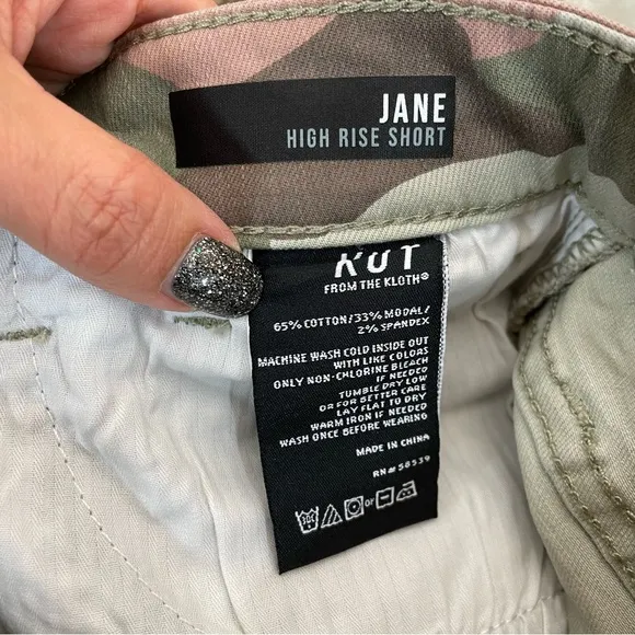 NWT Kut from the Kloth Camouflage High Rise Jane Short