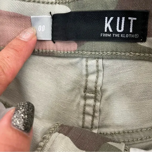 NWT Kut from the Kloth Camouflage High Rise Jane Short