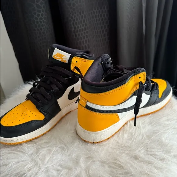 Retro High Jordan 1 Yellow Toe