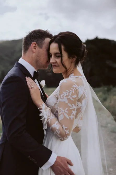 Romantic A-Line Jewel Open Back Long Sleeves Floor-Length Appliqued Beach Wedding Dress OHD268