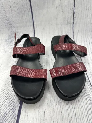 Sandals Flats By Clothes Mentor In Red, Size: 9.5