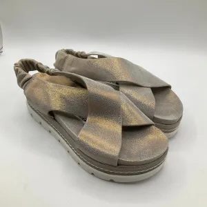 Sandals Flats By Cmb In Gold, Size: 5.5