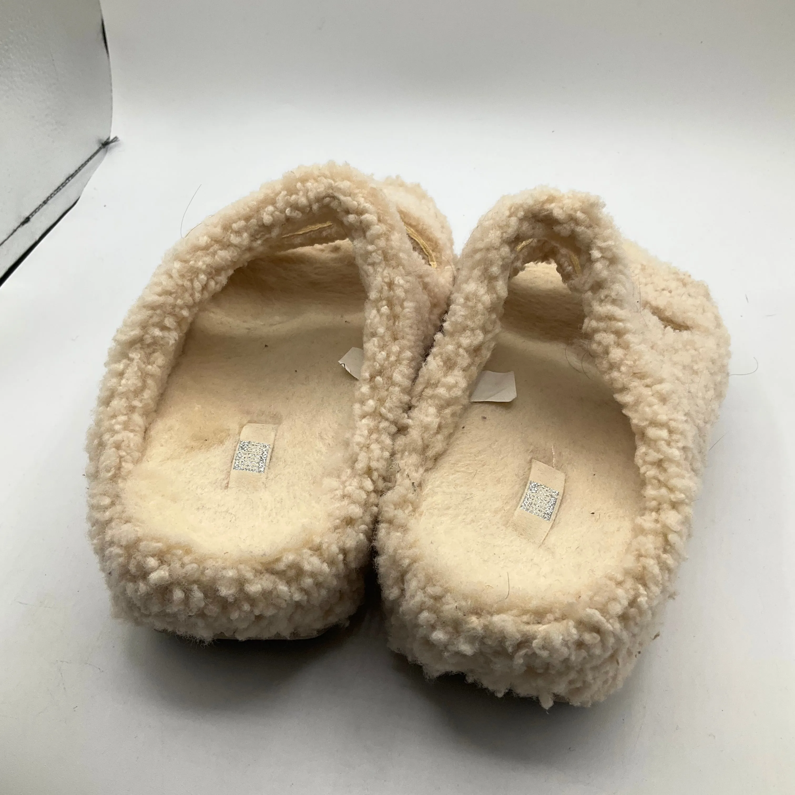 SANDALS FLATS by FITFLOP In CREAM, Size: 8