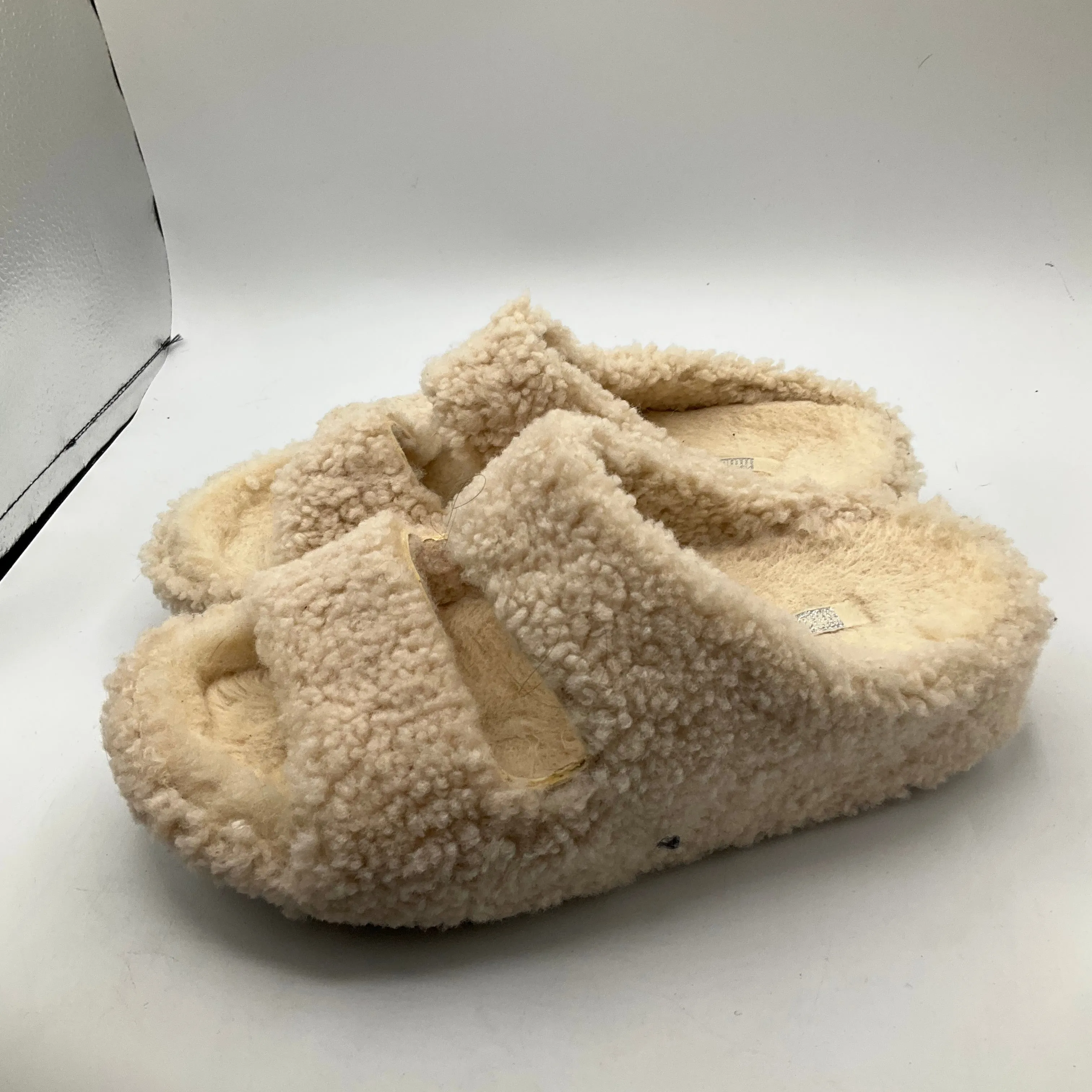 SANDALS FLATS by FITFLOP In CREAM, Size: 8