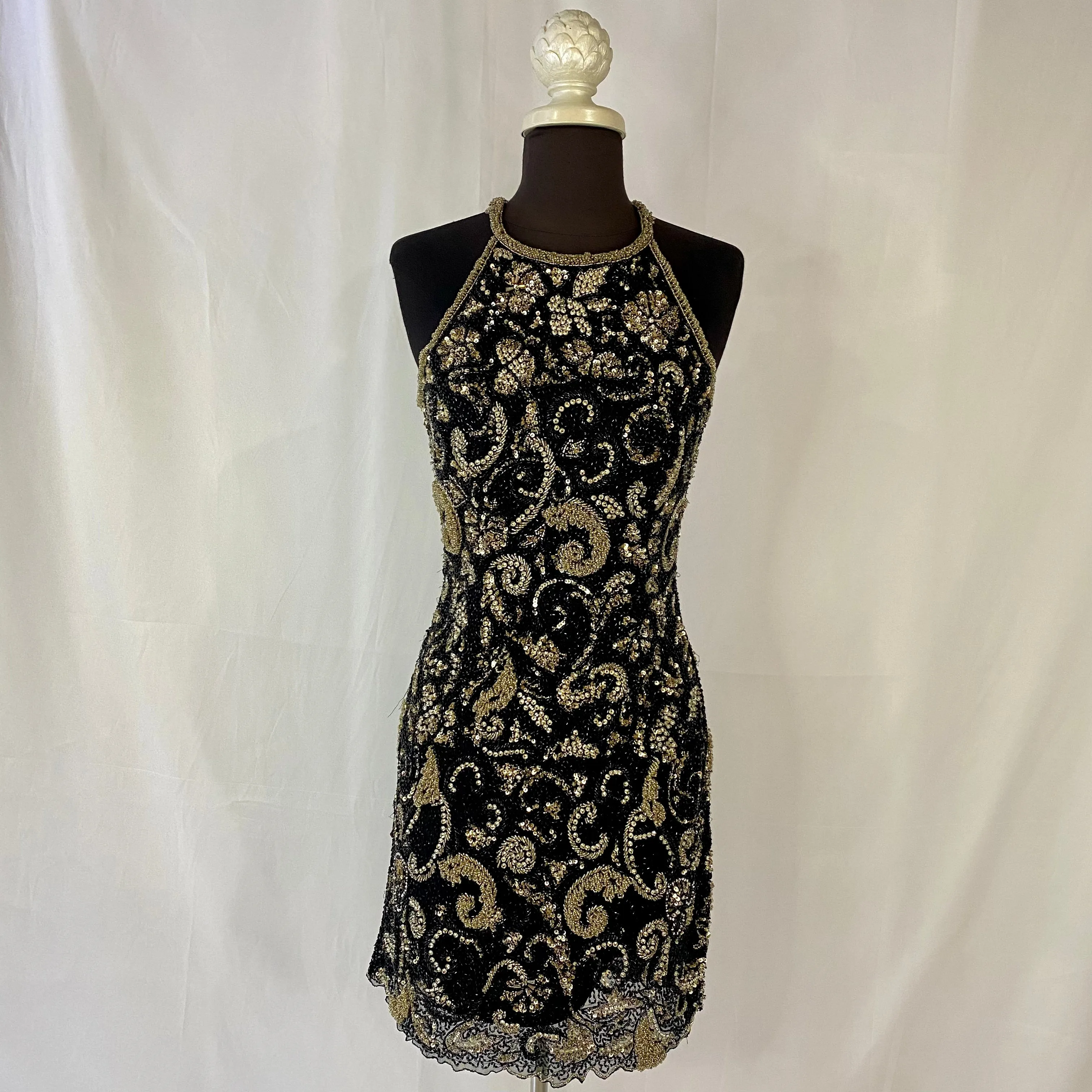 SHERRI HILL Style #53171 Black/Gold High Neckline Open Back Beaded Cocktail Dress Size 4 NWT
