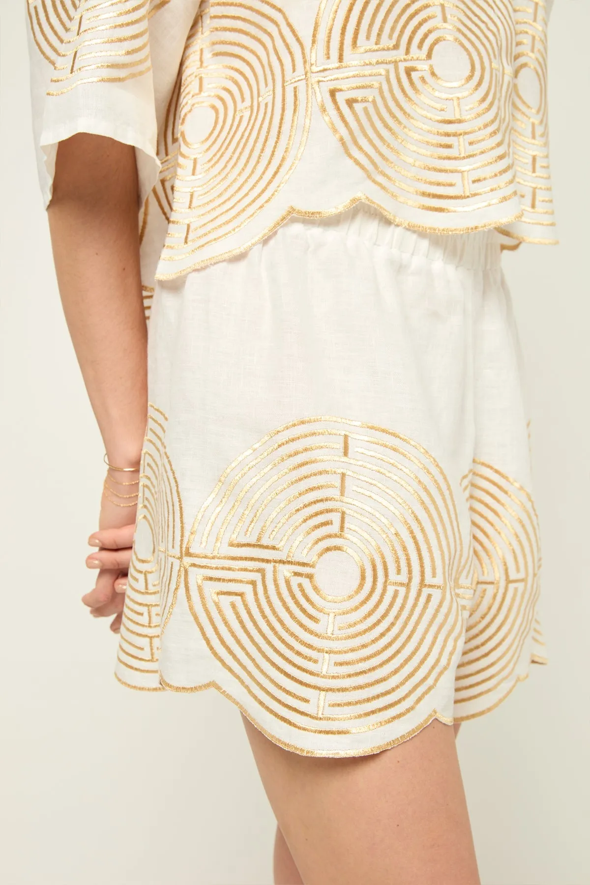 SHORTS LABYRINTH - WHITE GOLD