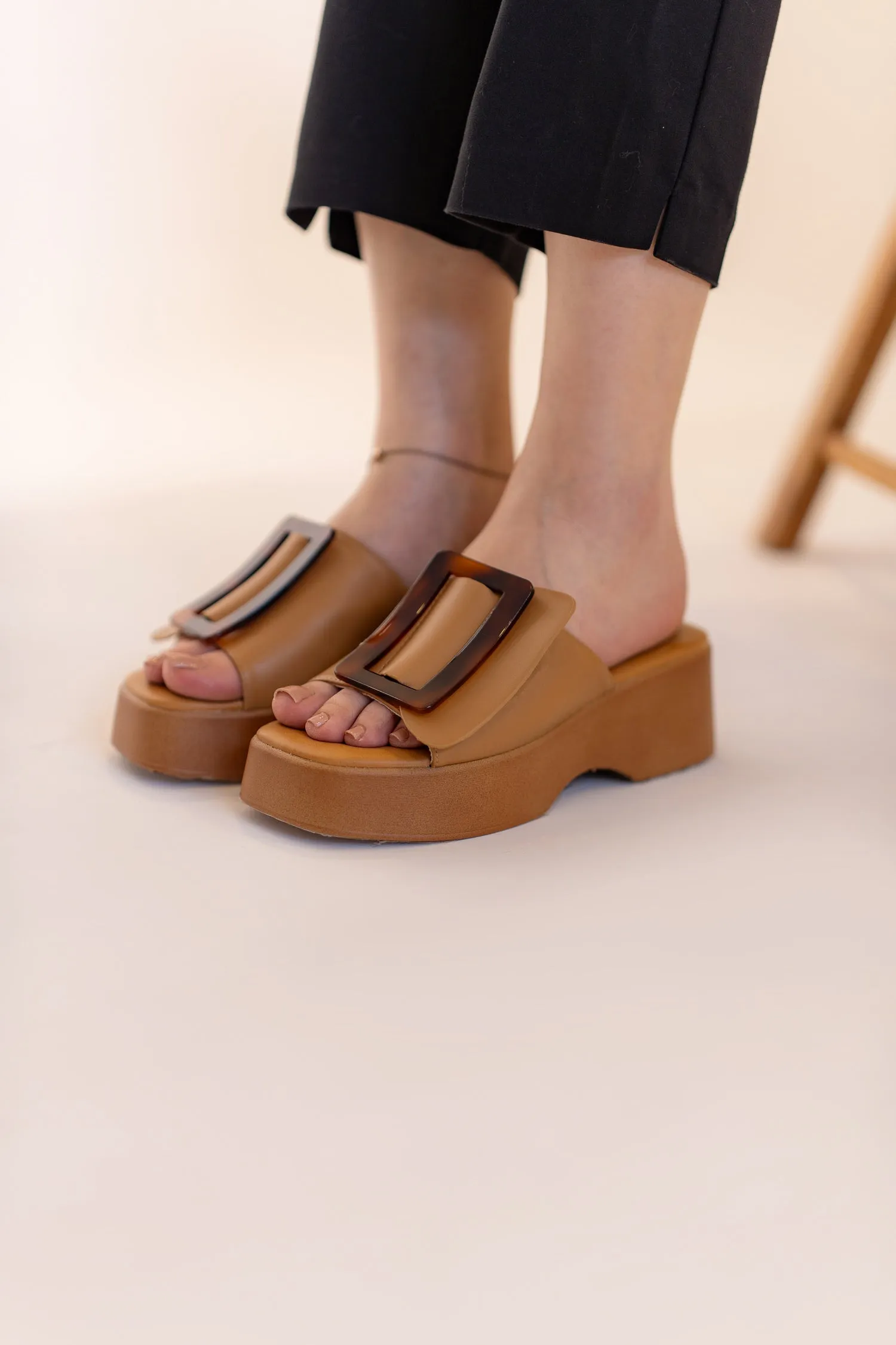 Skin Strappy Contrast Flats