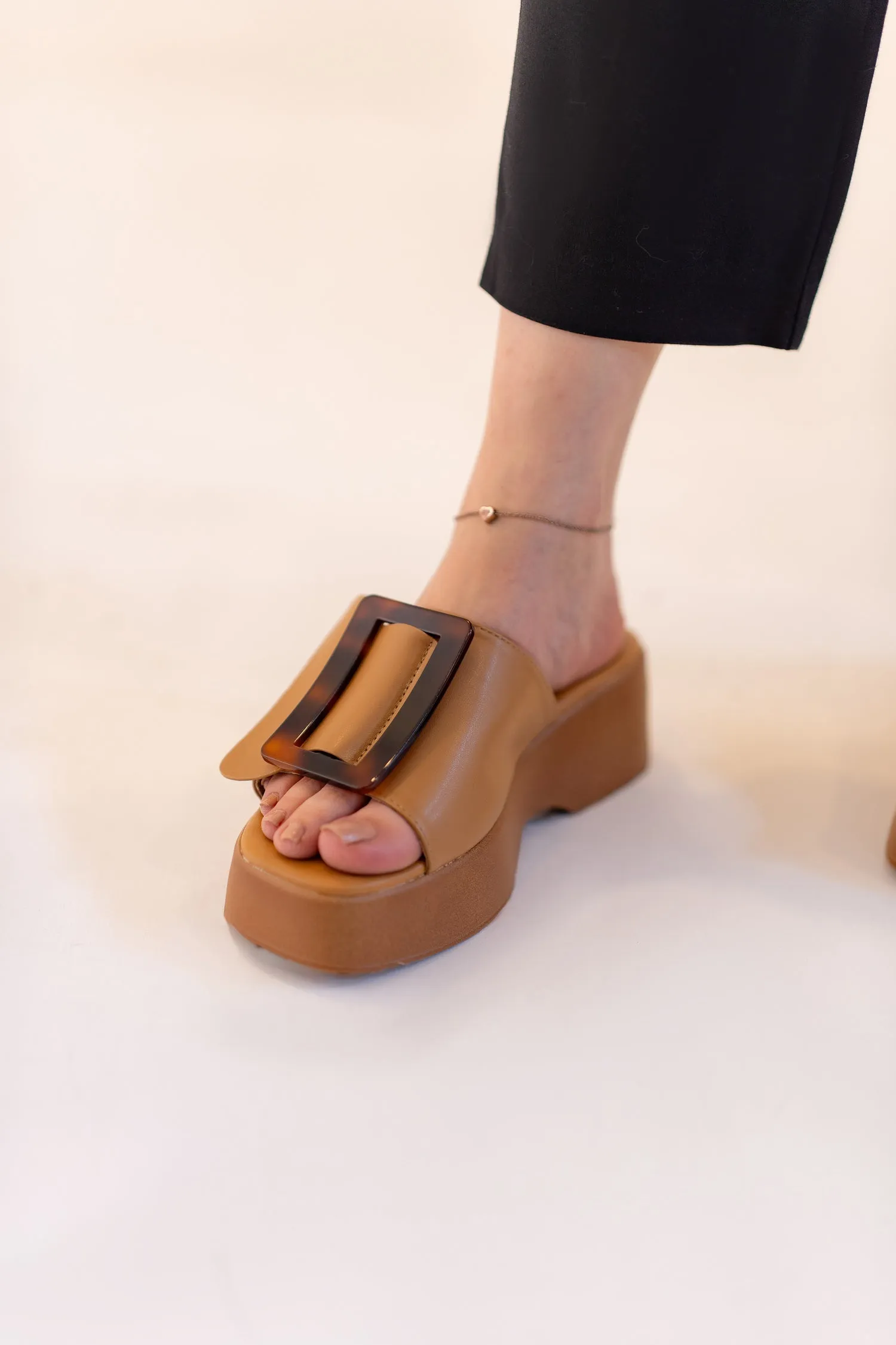 Skin Strappy Contrast Flats