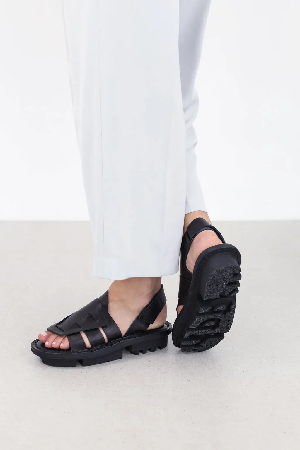 Trippen Influence Sandal | Black