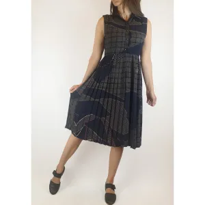 Vintage navy sleeveless dress best fits size 8